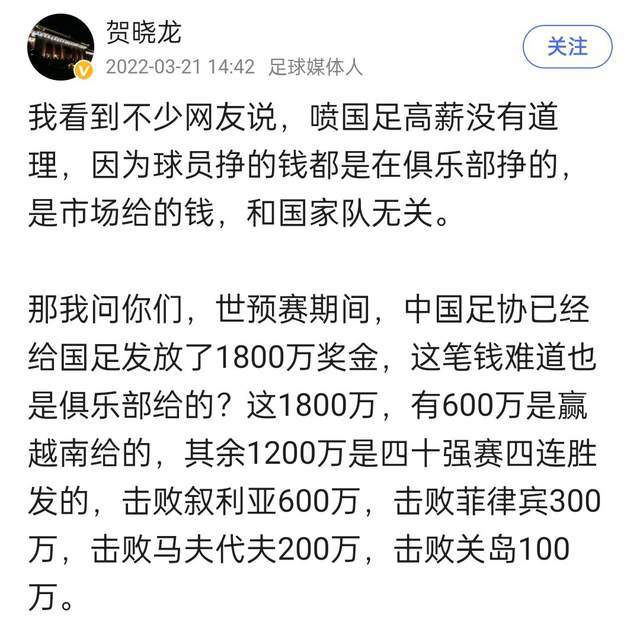 “她是一个不会英语的人，于是她用汉语拼音的方式，把一本这么厚的英语书完全抄写下来”，张译回顾道，“我把这个故事讲给了导演，所以这个桥段就是复刻我的母亲，向她致敬”